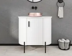 ארון אמבטיה עומד BACH – עיצוב יוקרתי בעץ מעוגל עם רגלי מתכת וכיור מונח מתנה